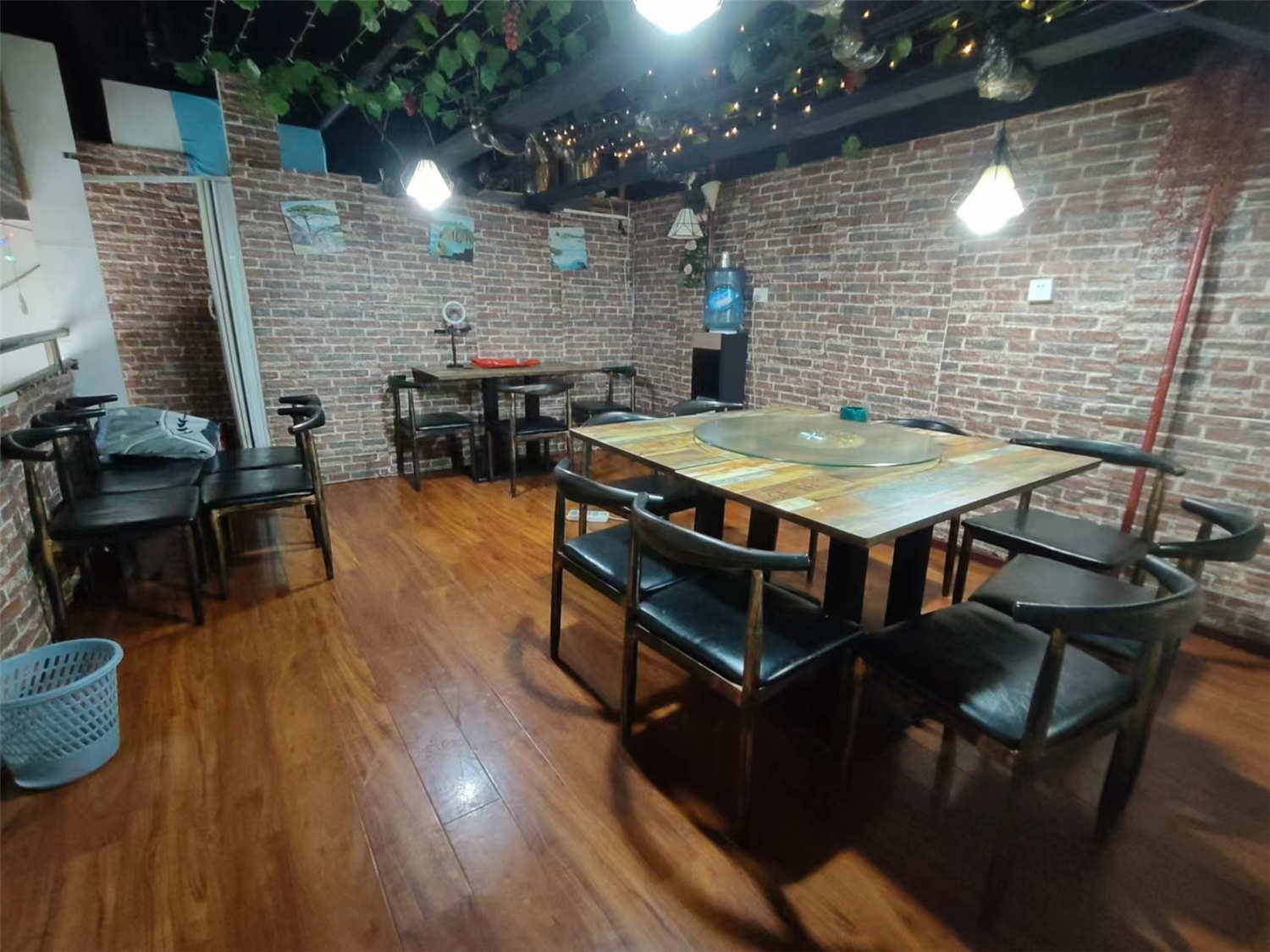 B北区40平餐饮店出租，精装修带设备